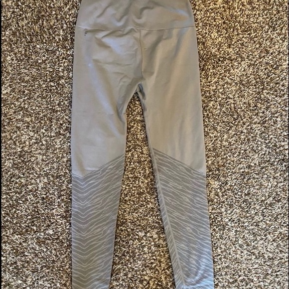 Fabletics High-Waisted Seamless 7/8 Leggings - Picture 2 of 2